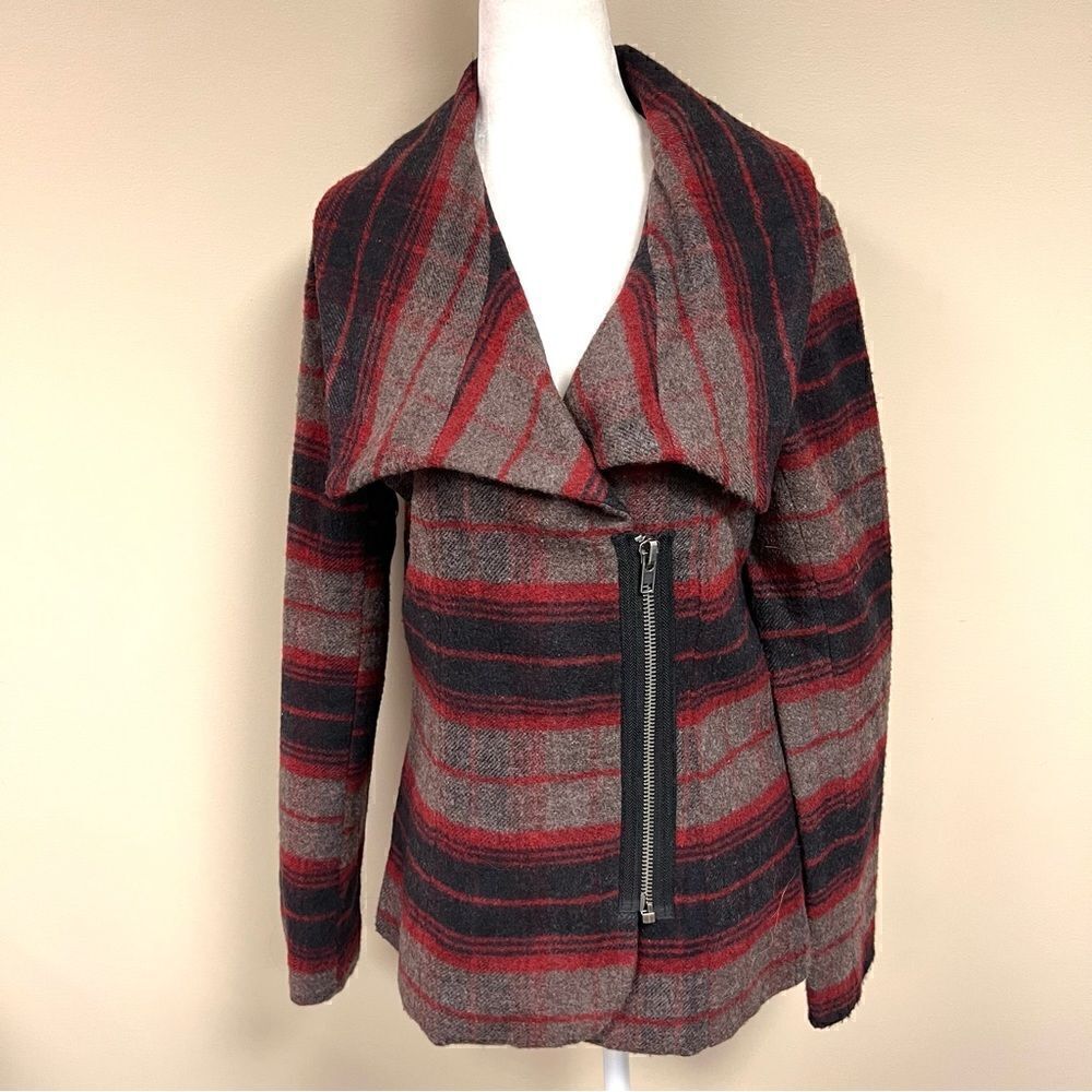BB Dakota plaid wool blend coat.  Size M/L